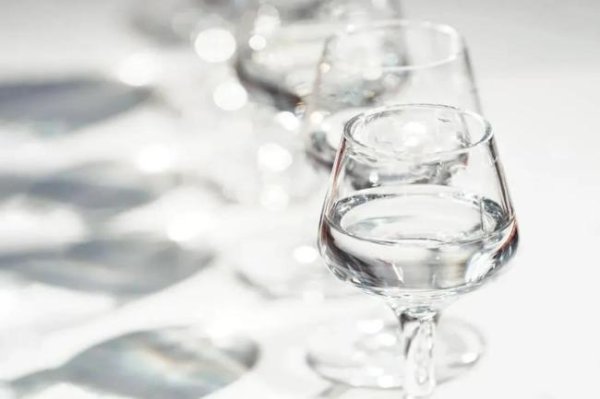 景盛配资 白酒降度：一场关于消费分级与产业创新的深度博弈