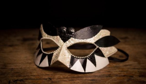 银河策略 先别感动，小心“热情”背后的间谍阴谋！